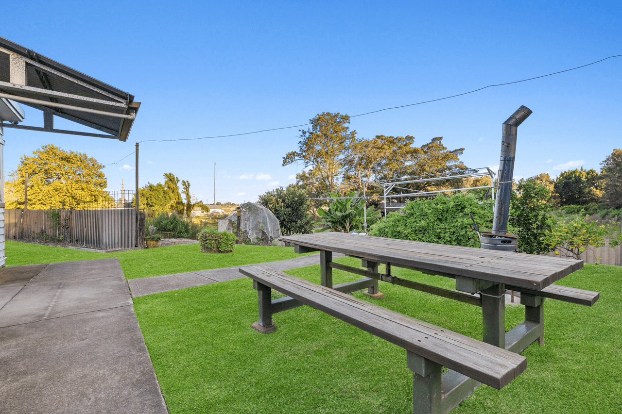 8 Anderson Drive, TARRO, NSW 2322