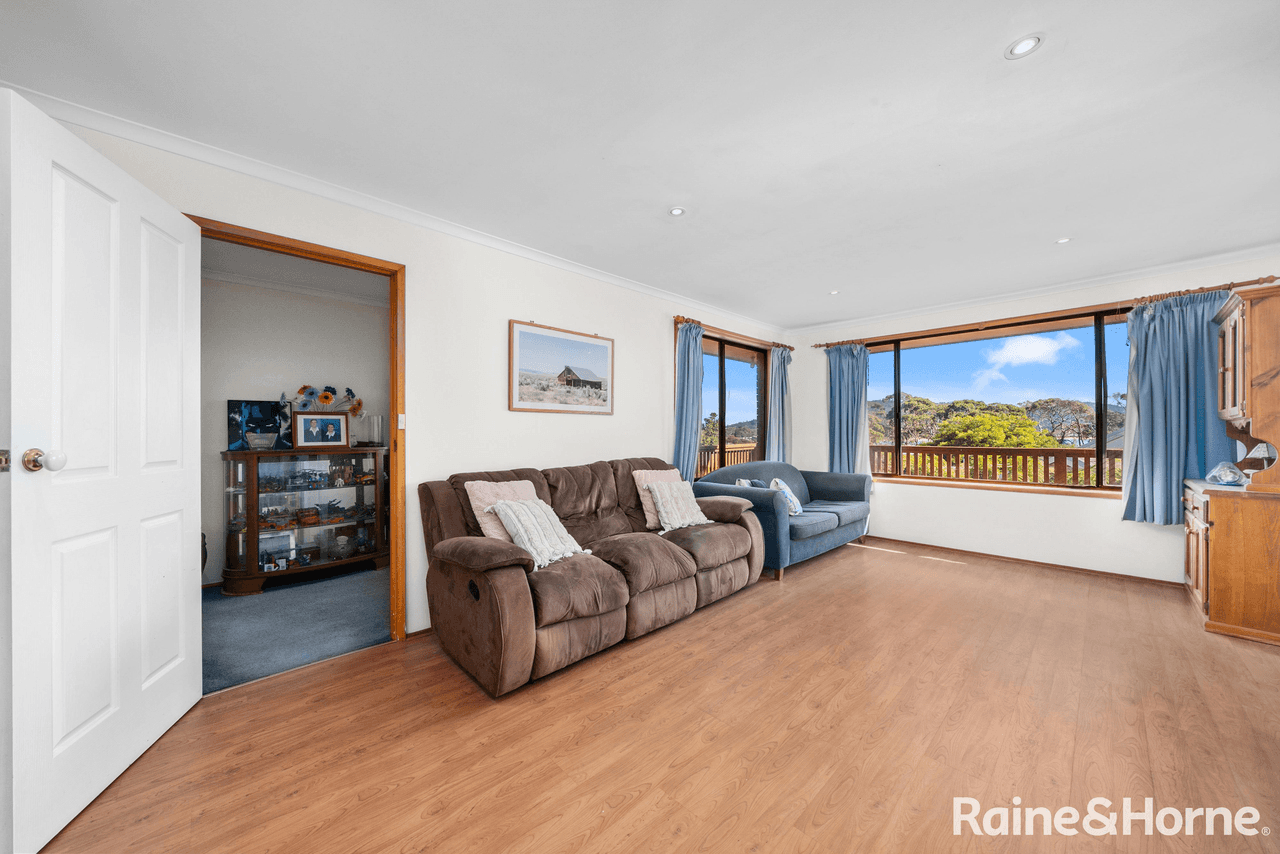 8 Seamist Court, LAUDERDALE, TAS 7021