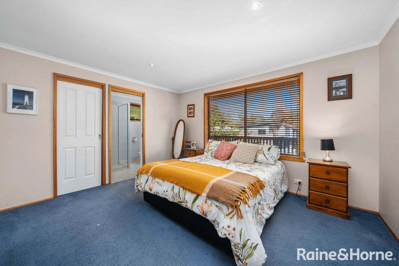 8 Seamist Court, LAUDERDALE, TAS 7021