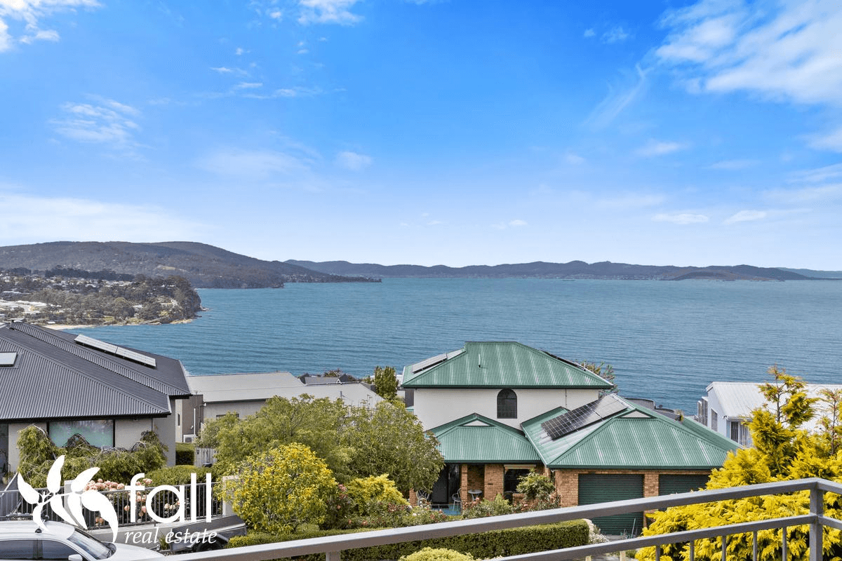 16 Tahune Crescent, BLACKMANS BAY, TAS 7052