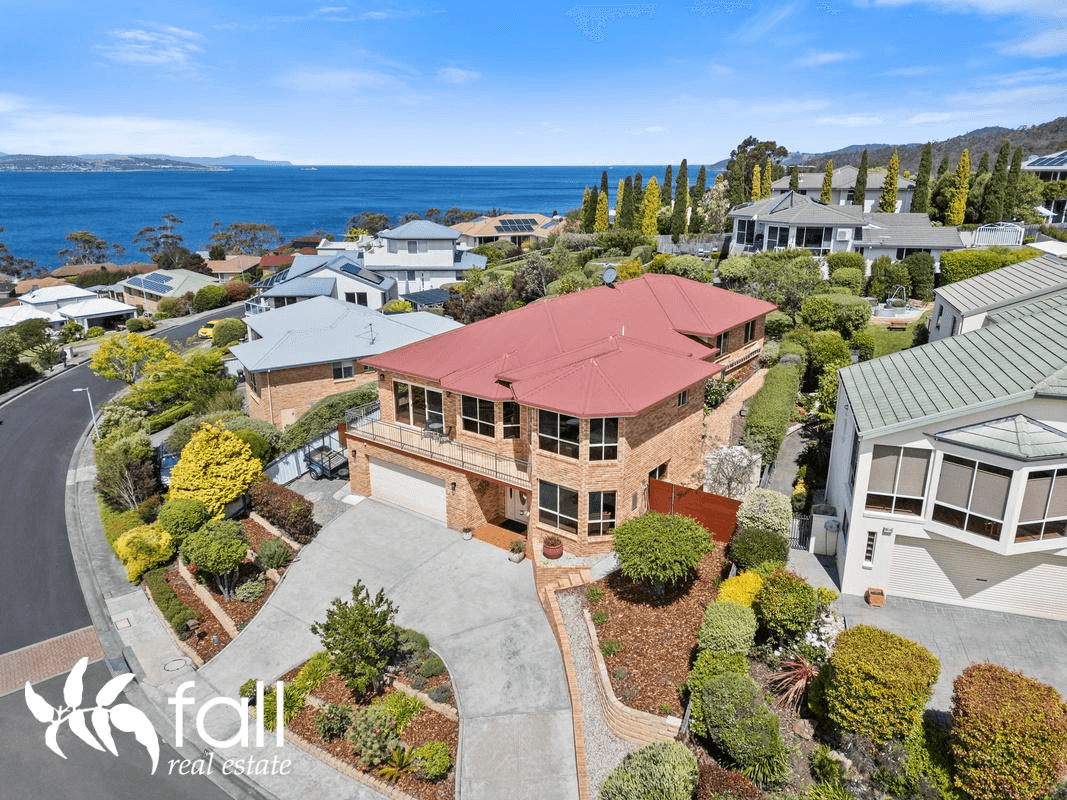 16 Tahune Crescent, BLACKMANS BAY, TAS 7052