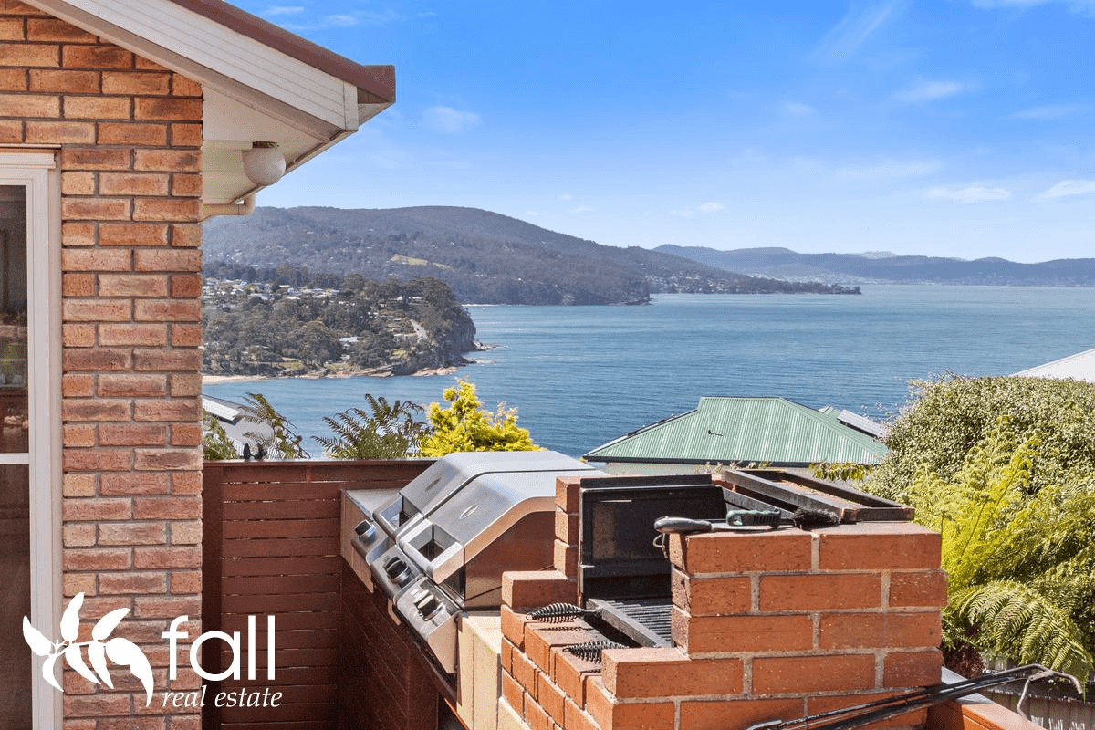 16 Tahune Crescent, BLACKMANS BAY, TAS 7052