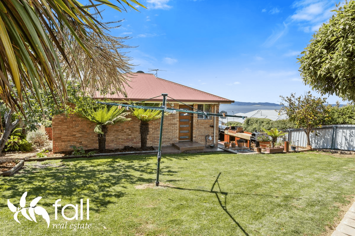 16 Tahune Crescent, BLACKMANS BAY, TAS 7052