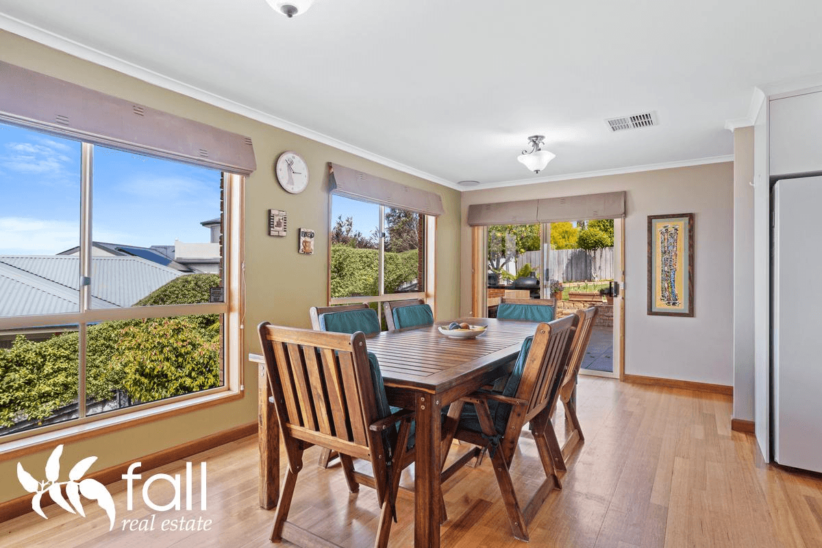 16 Tahune Crescent, BLACKMANS BAY, TAS 7052