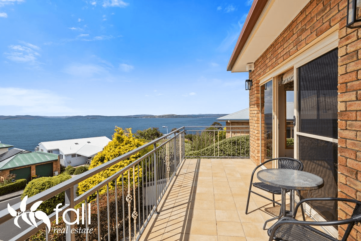 16 Tahune Crescent, BLACKMANS BAY, TAS 7052