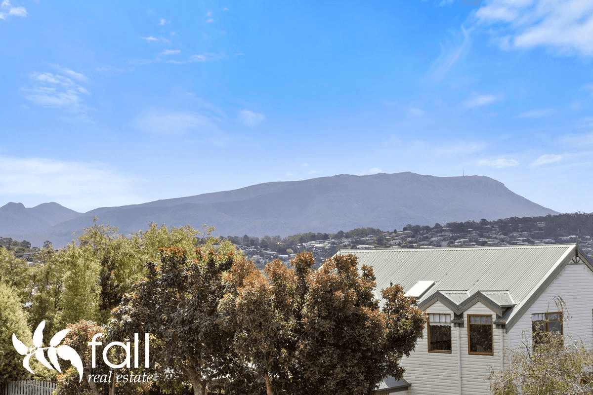 16 Tahune Crescent, BLACKMANS BAY, TAS 7052