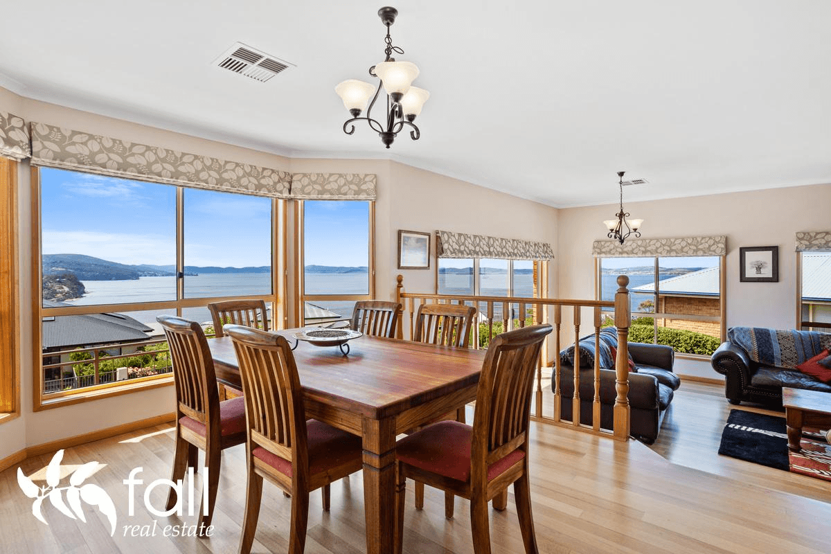 16 Tahune Crescent, BLACKMANS BAY, TAS 7052