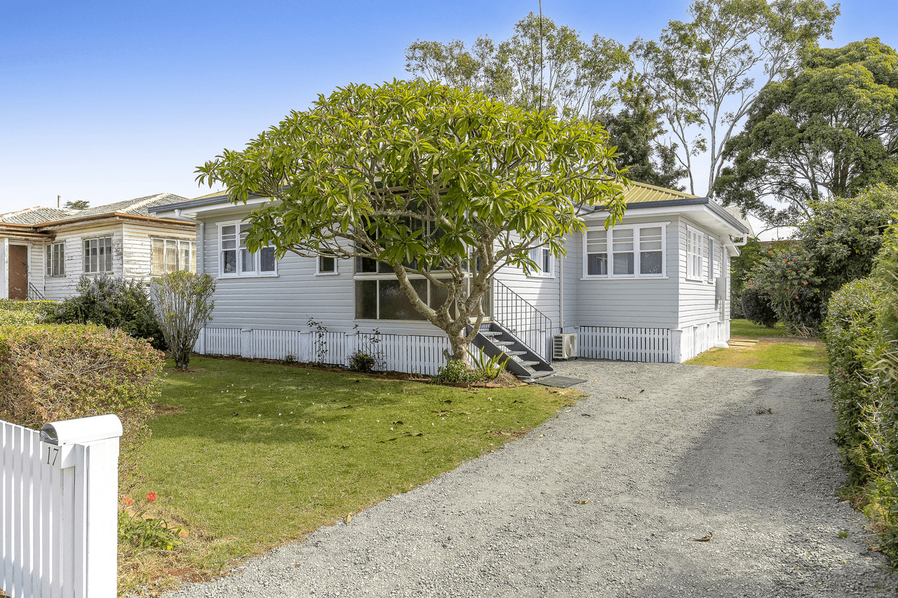 17 Fourth Avenue, HARRISTOWN, QLD 4350