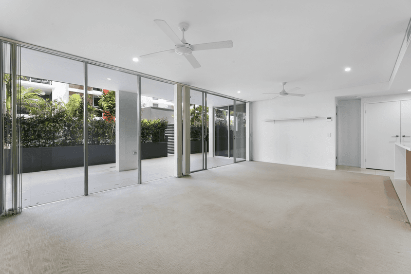 112/33 Lakefront Crescent, "Aura Apartments", VARSITY LAKES, QLD 4227