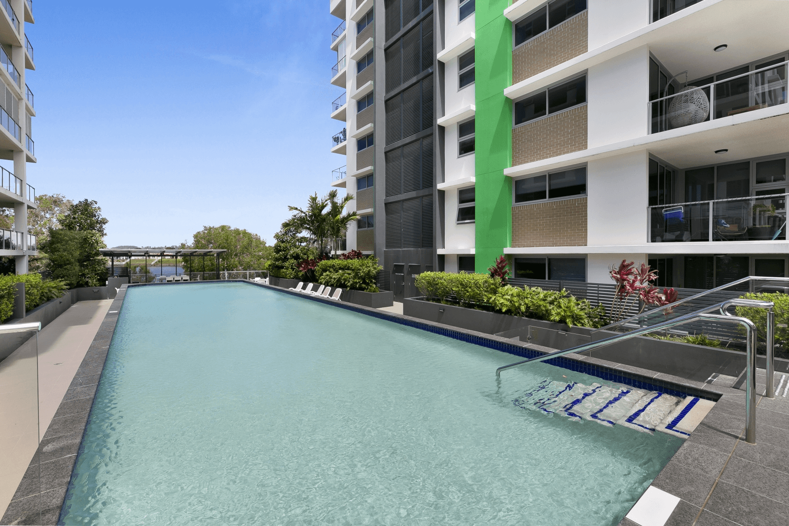 112/33 Lakefront Crescent, "Aura Apartments", VARSITY LAKES, QLD 4227