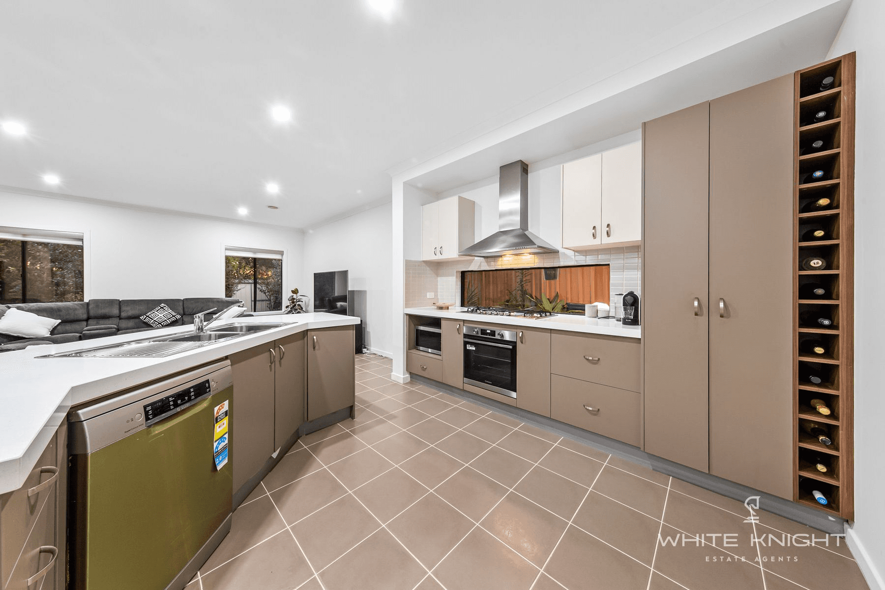 8 Oldis Close, CAROLINE SPRINGS, VIC 3023