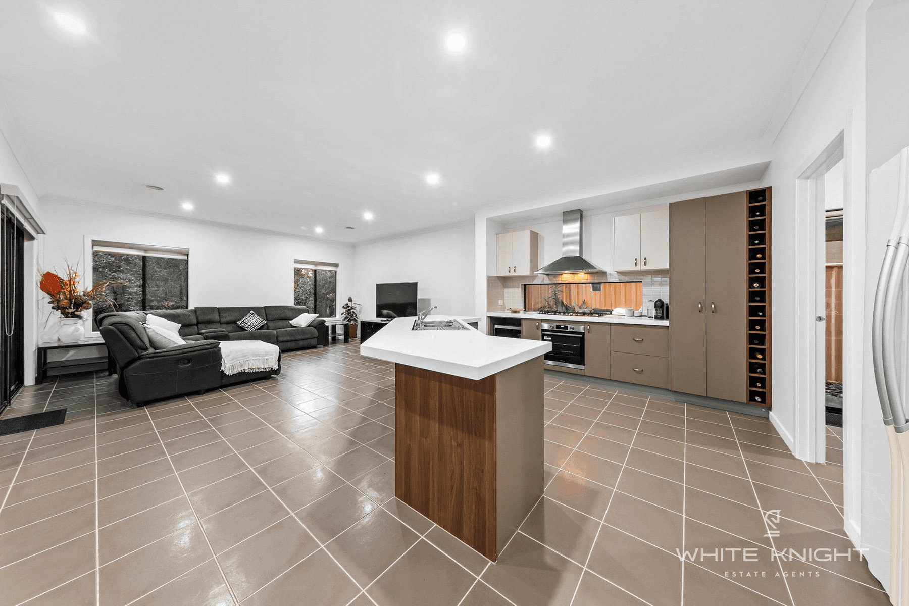 8 Oldis Close, CAROLINE SPRINGS, VIC 3023