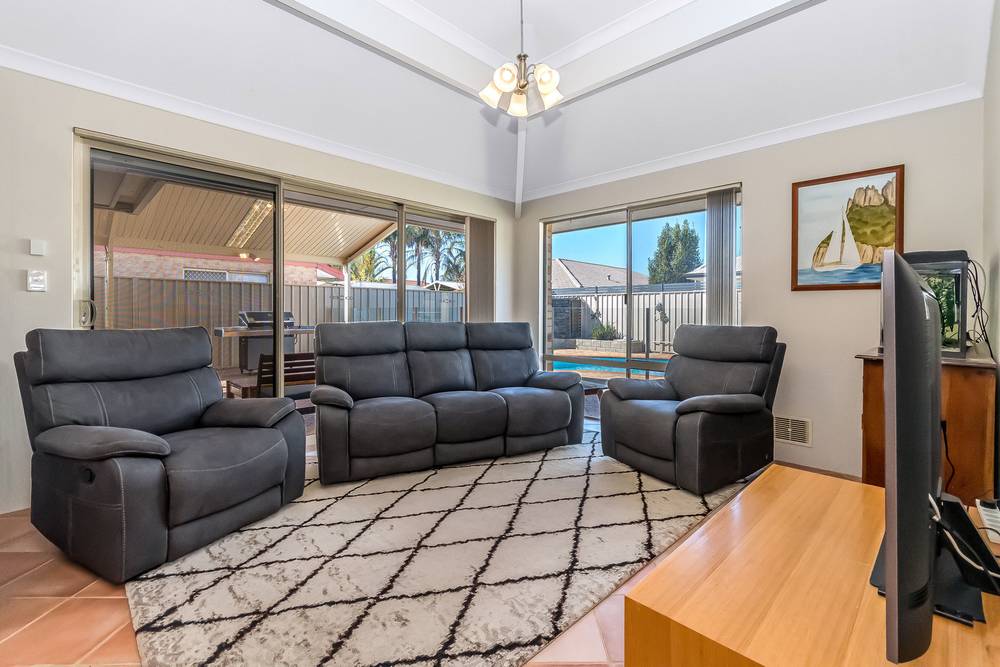 9 Castleton Way, Canning Vale, WA 6155