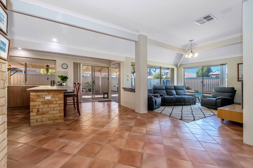 9 Castleton Way, Canning Vale, WA 6155