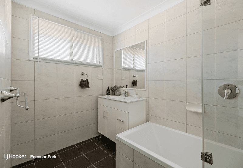 14 Welling Drive, NARELLAN VALE, NSW 2567