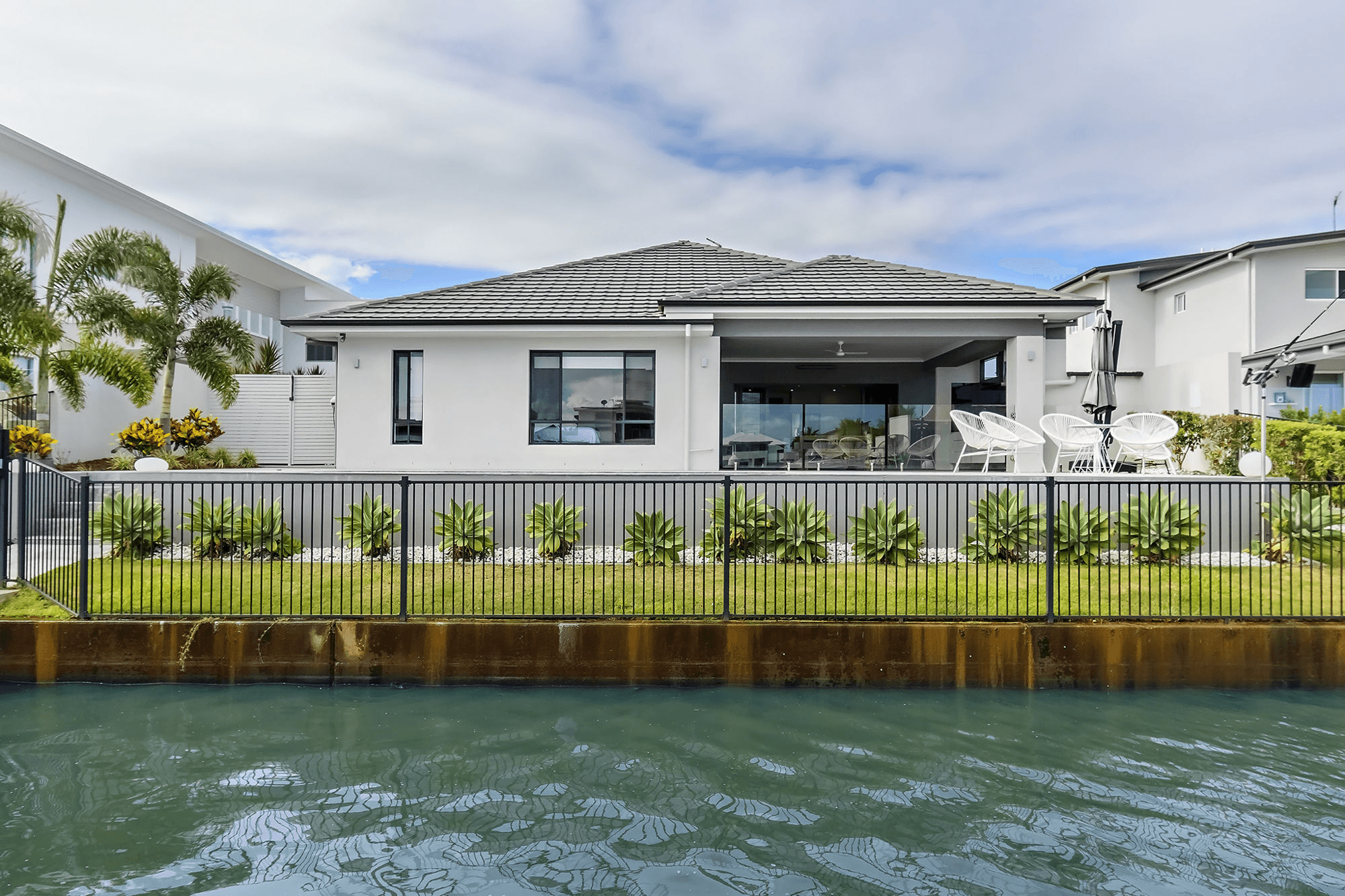 25 Marina Parade, JACOBS WELL, QLD 4208