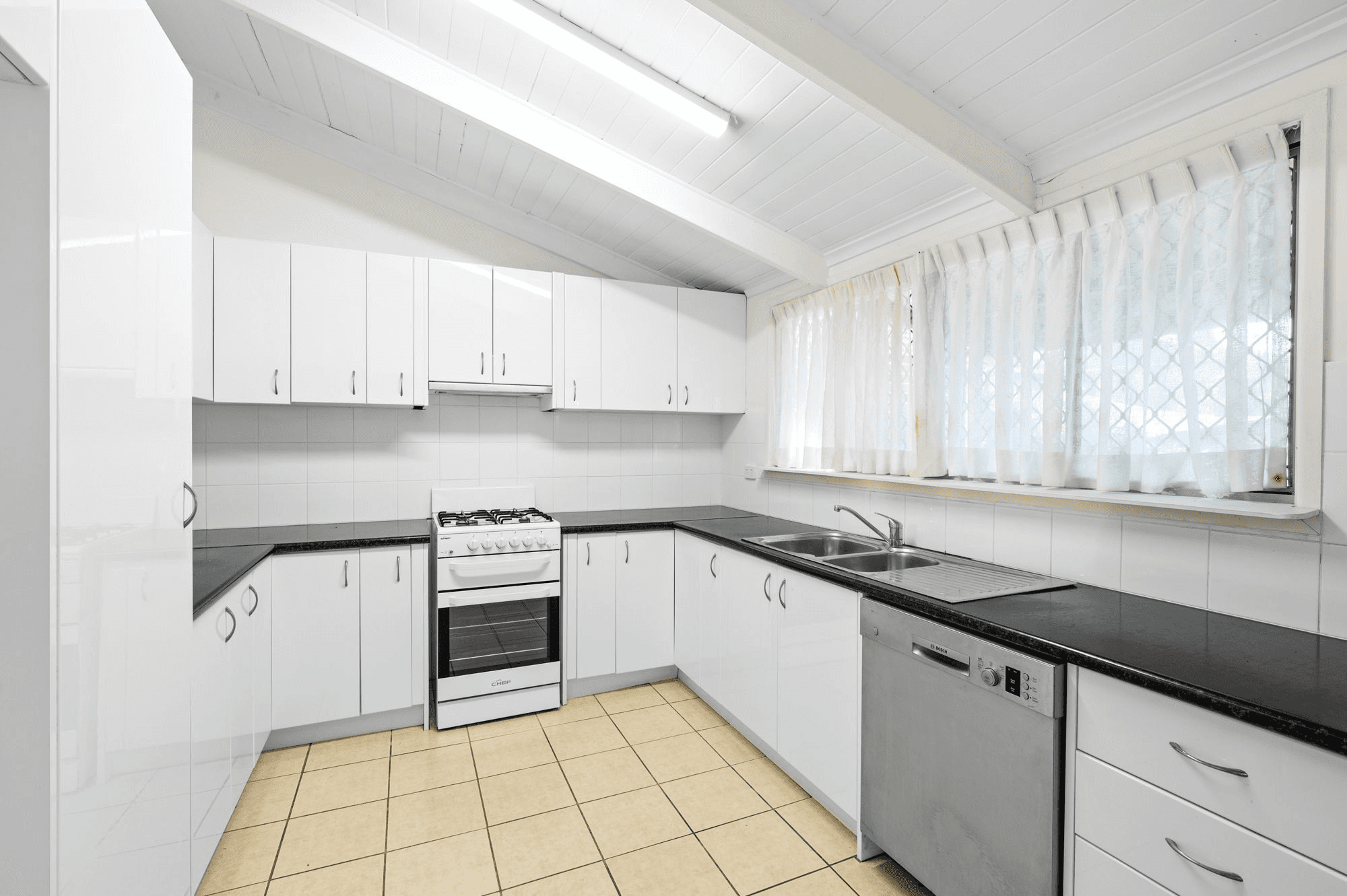 14 Young Street, ANNERLEY, QLD 4103