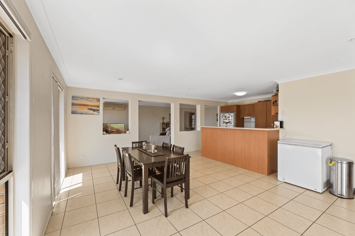 25 Charlton Place, Regents Park, QLD 4118