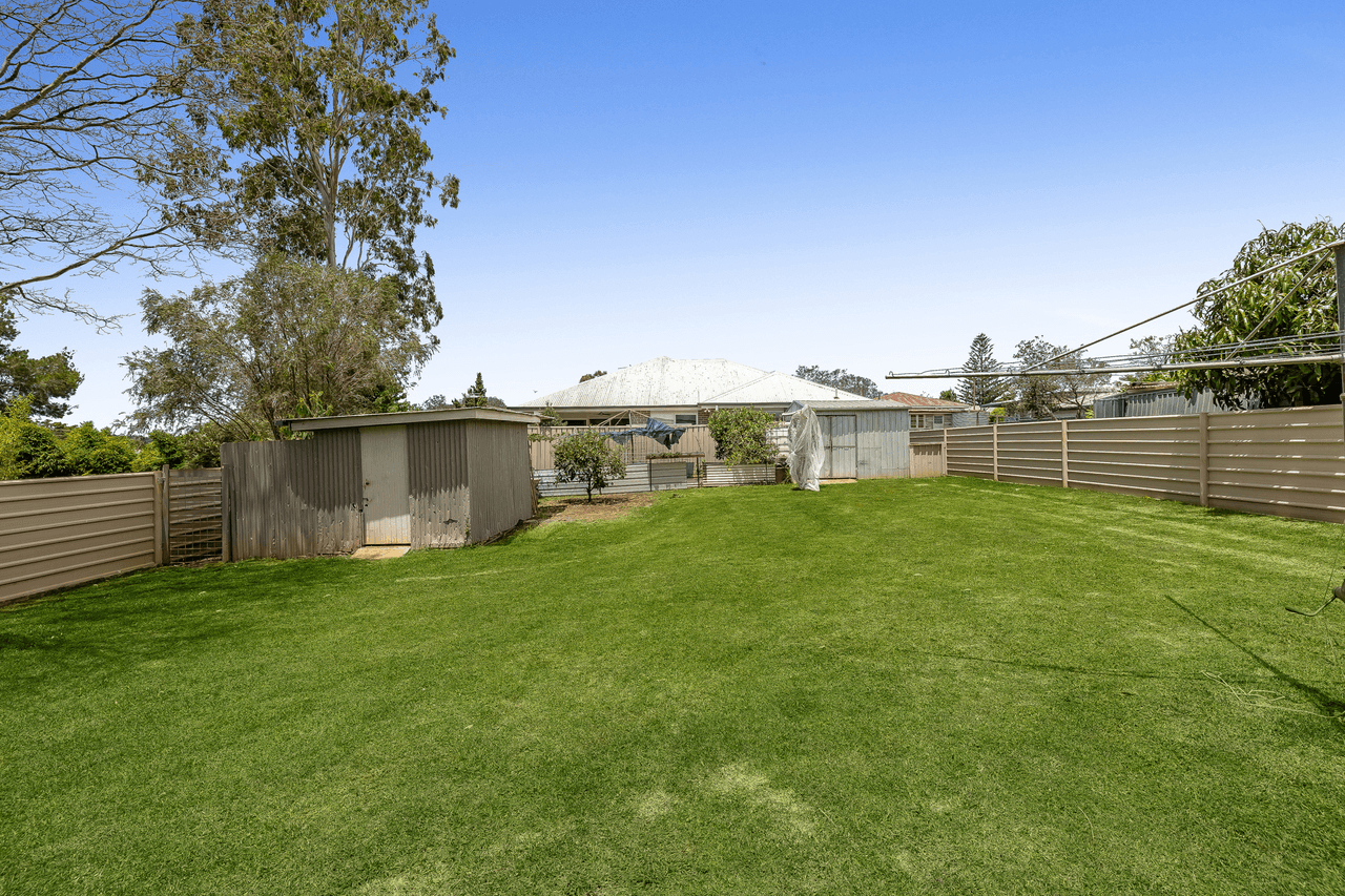 2 Fourth Avenue, HARRISTOWN, QLD 4350