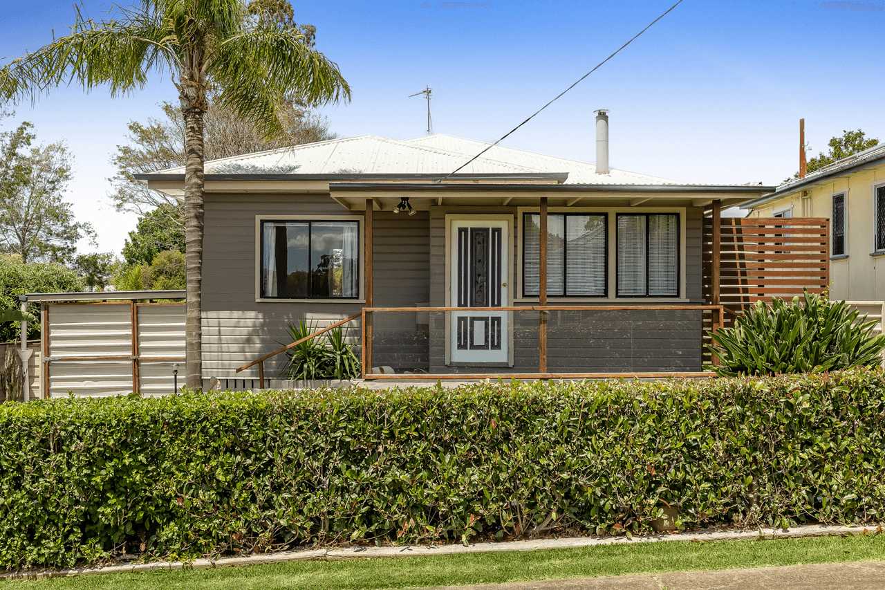 2 Fourth Avenue, HARRISTOWN, QLD 4350