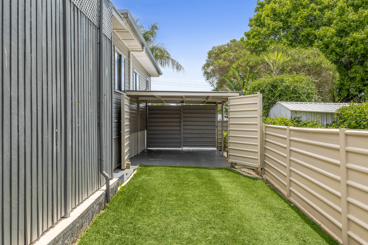 2 Fourth Avenue, HARRISTOWN, QLD 4350