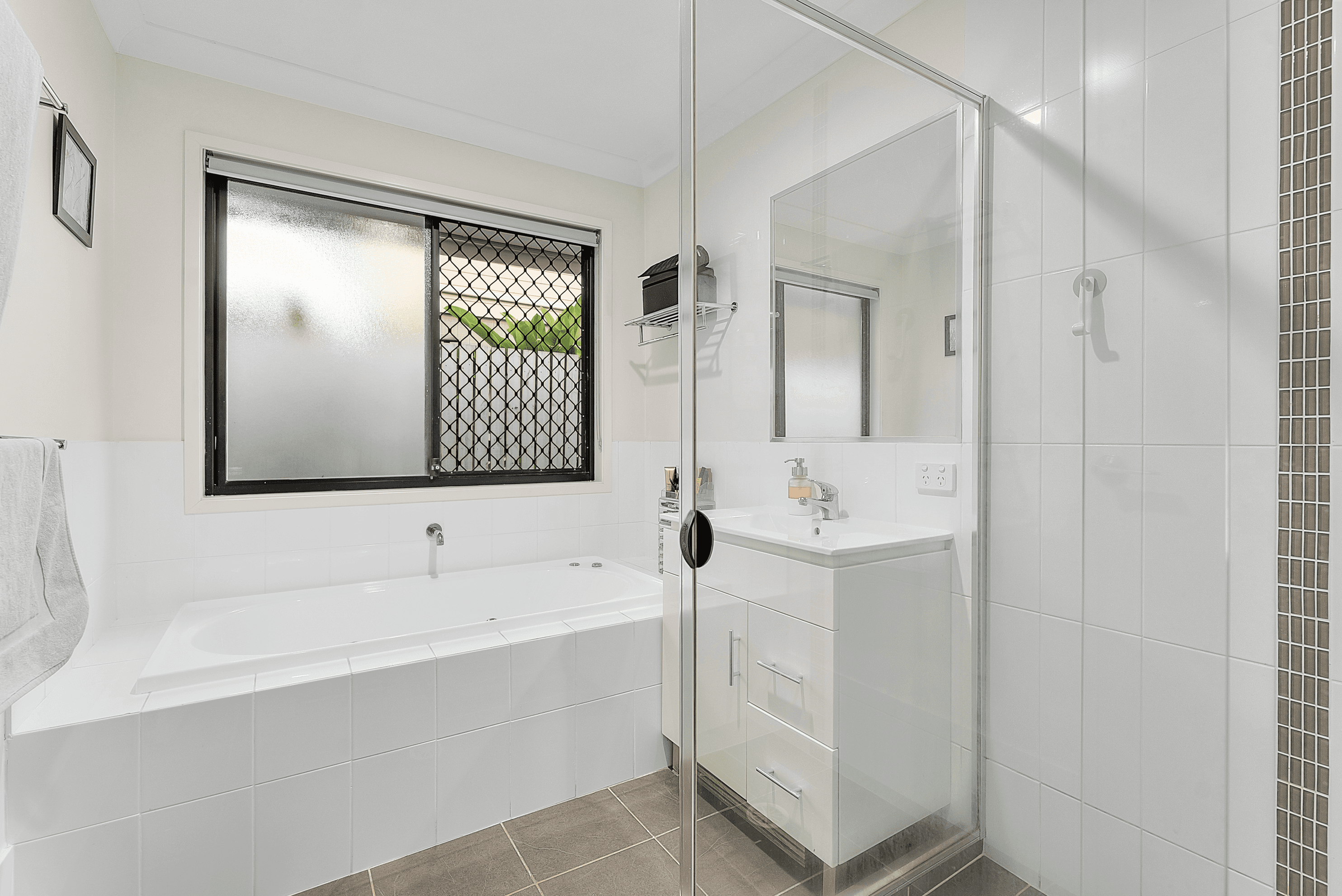 12 Adam Court, KALLANGUR, QLD 4503