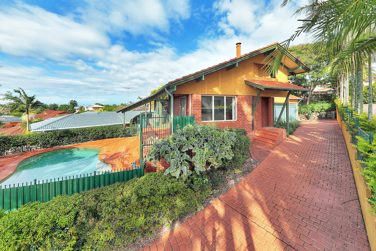 24 Saint Clair Crescent, WISHART, QLD 4122