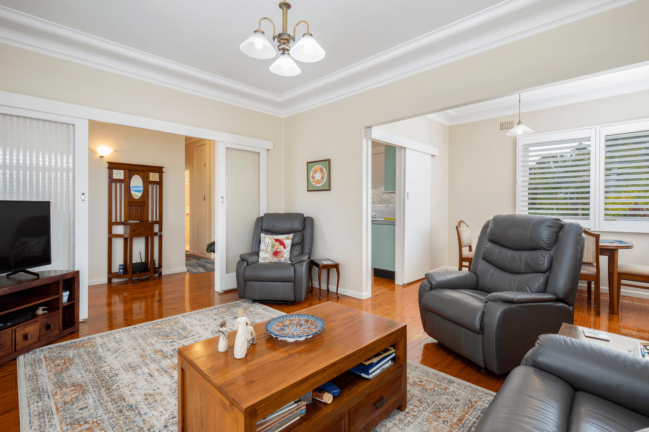 6 Taylor Crescent, WARNERS BAY, NSW 2282