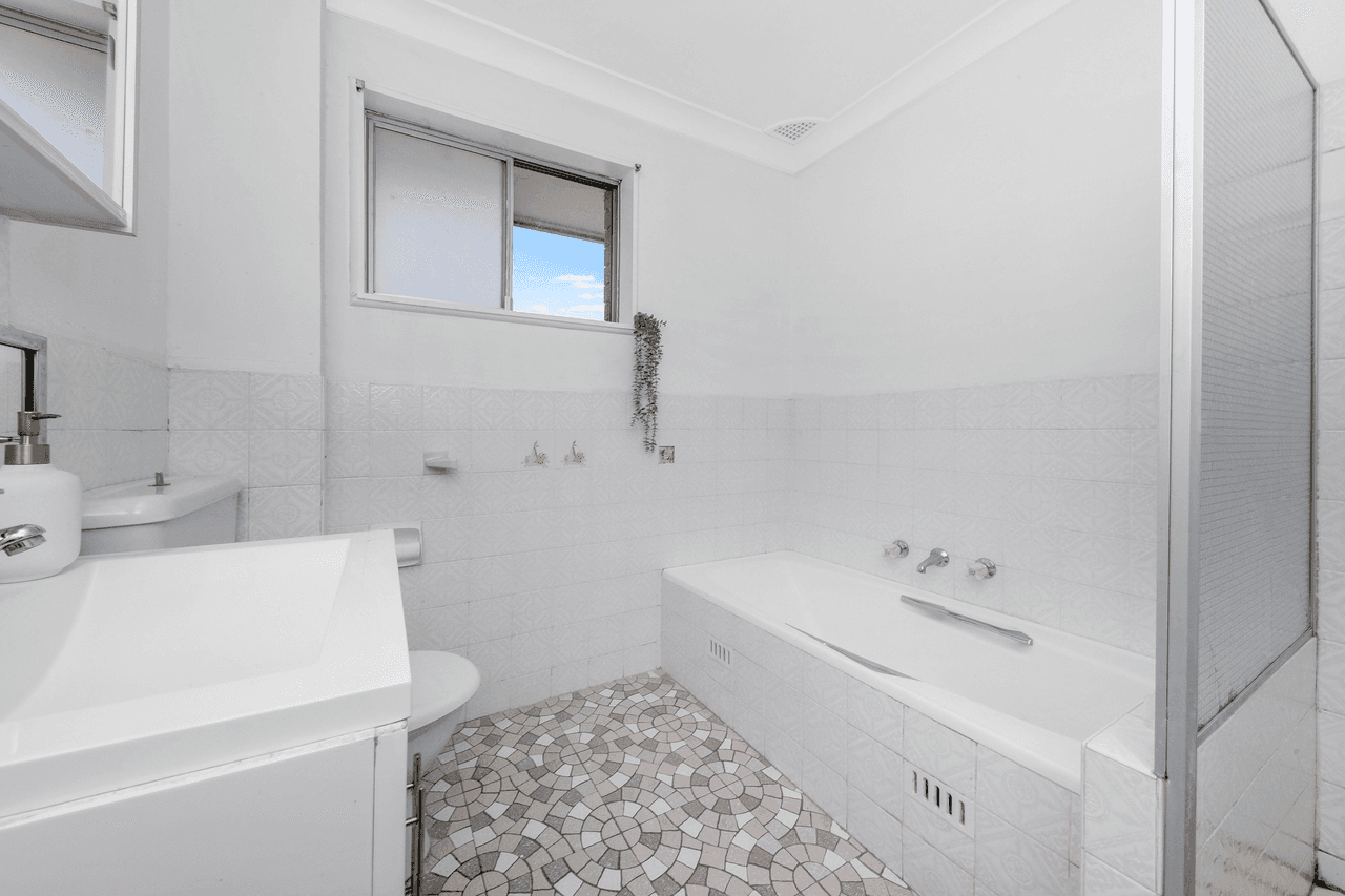 31 Queensbury Road, PADSTOW HEIGHTS, NSW 2211