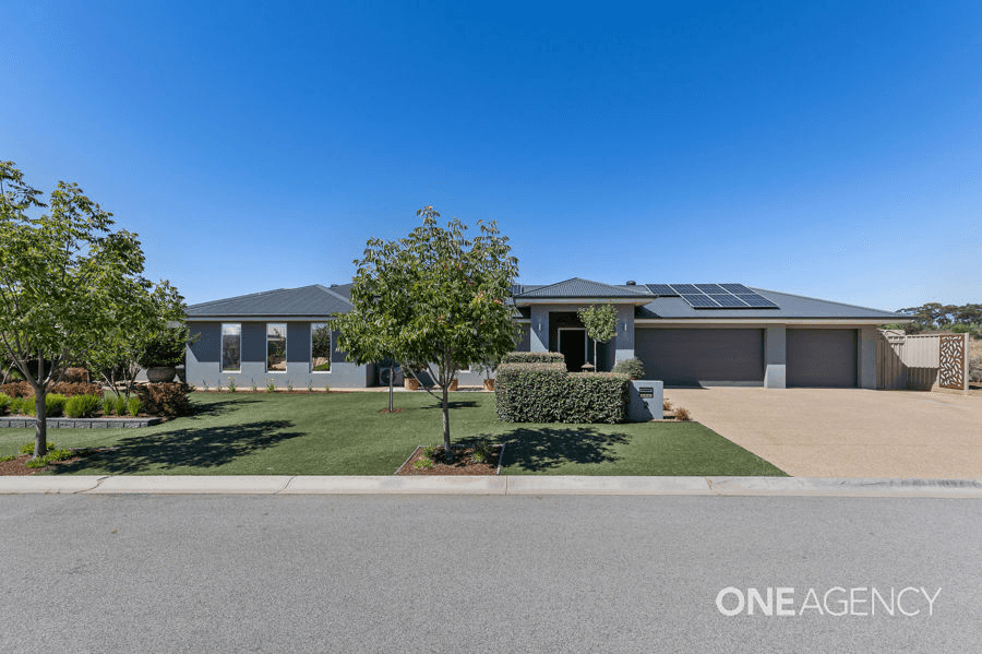 2 CHIPP PLACE, LLOYD, NSW 2650