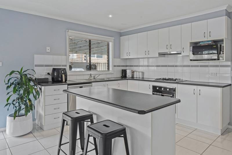 4 Wetherby Place, Melton West, VIC 3337