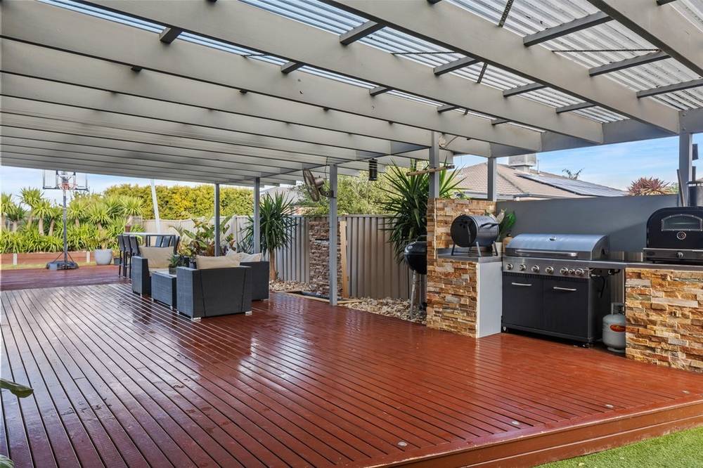 4 Wetherby Place, Melton West, VIC 3337