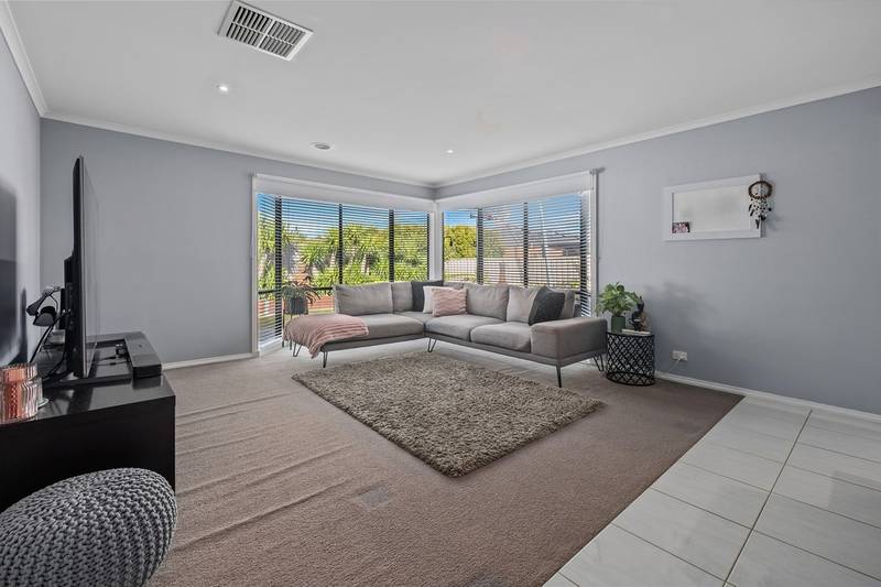 4 Wetherby Place, Melton West, VIC 3337