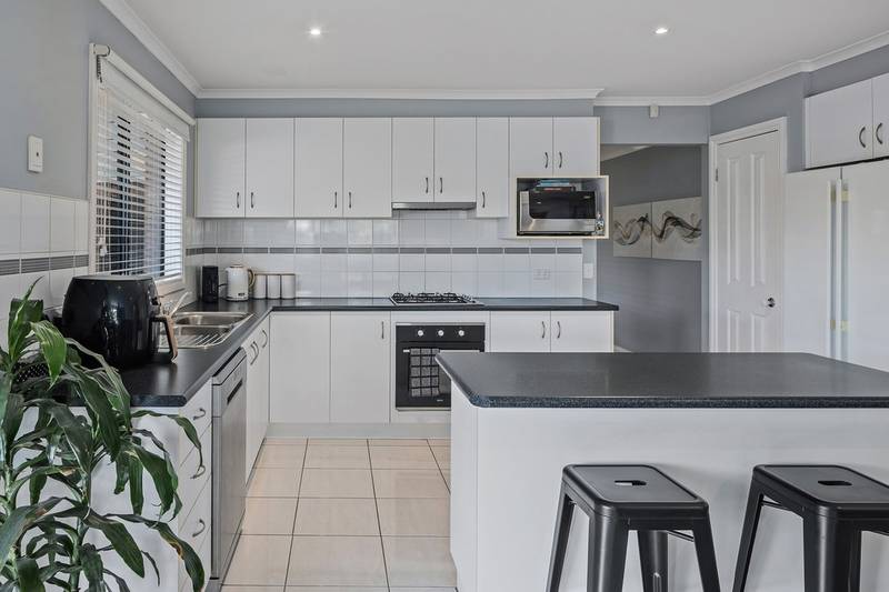 4 Wetherby Place, Melton West, VIC 3337