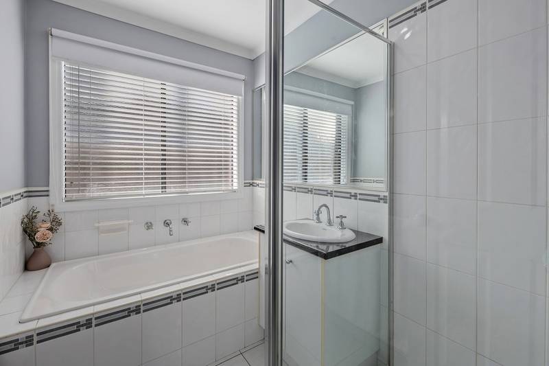 4 Wetherby Place, Melton West, VIC 3337