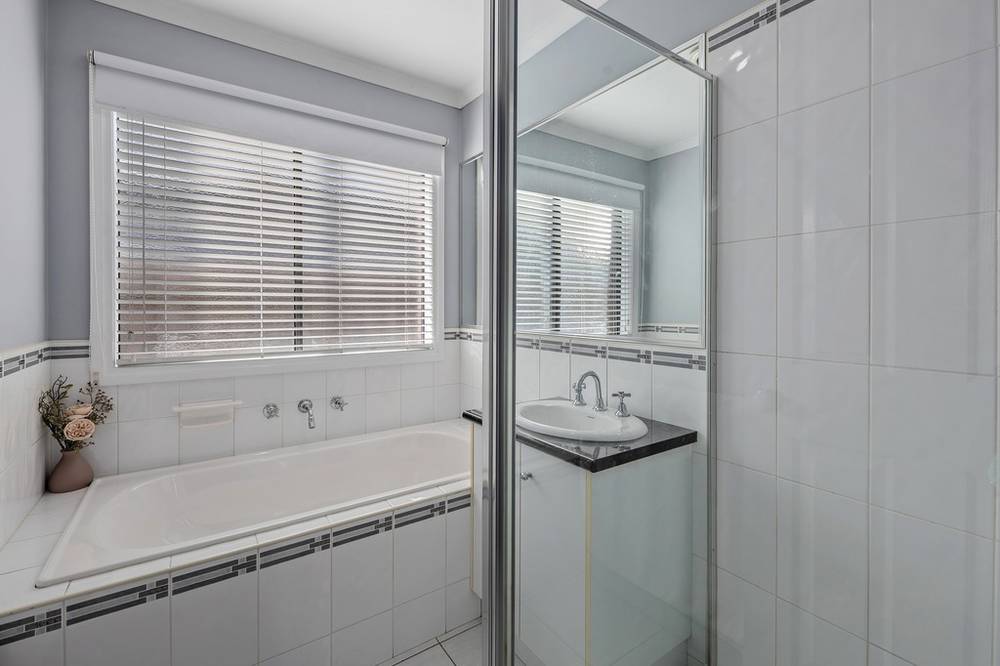 4 Wetherby Place, Melton West, VIC 3337