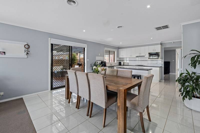 4 Wetherby Place, Melton West, VIC 3337