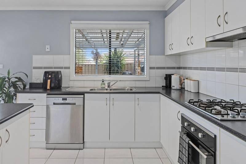 4 Wetherby Place, Melton West, VIC 3337