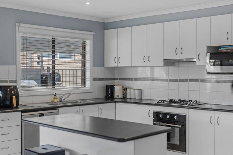 4 Wetherby Place, Melton West, VIC 3337