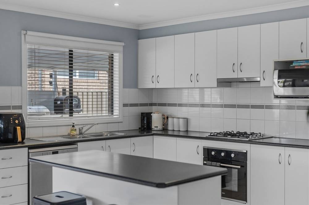 4 Wetherby Place, Melton West, VIC 3337