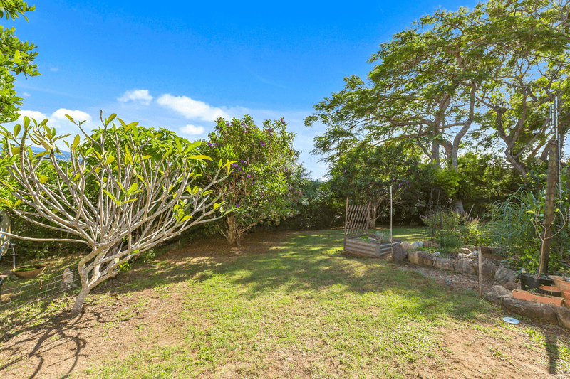 27 Banora Boulevard, BANORA POINT, NSW 2486