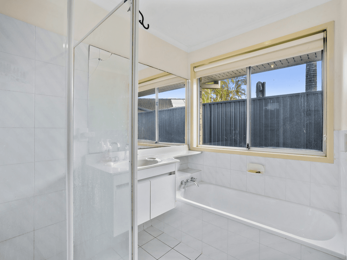 85 Allied Drive, ARUNDEL, QLD 4214