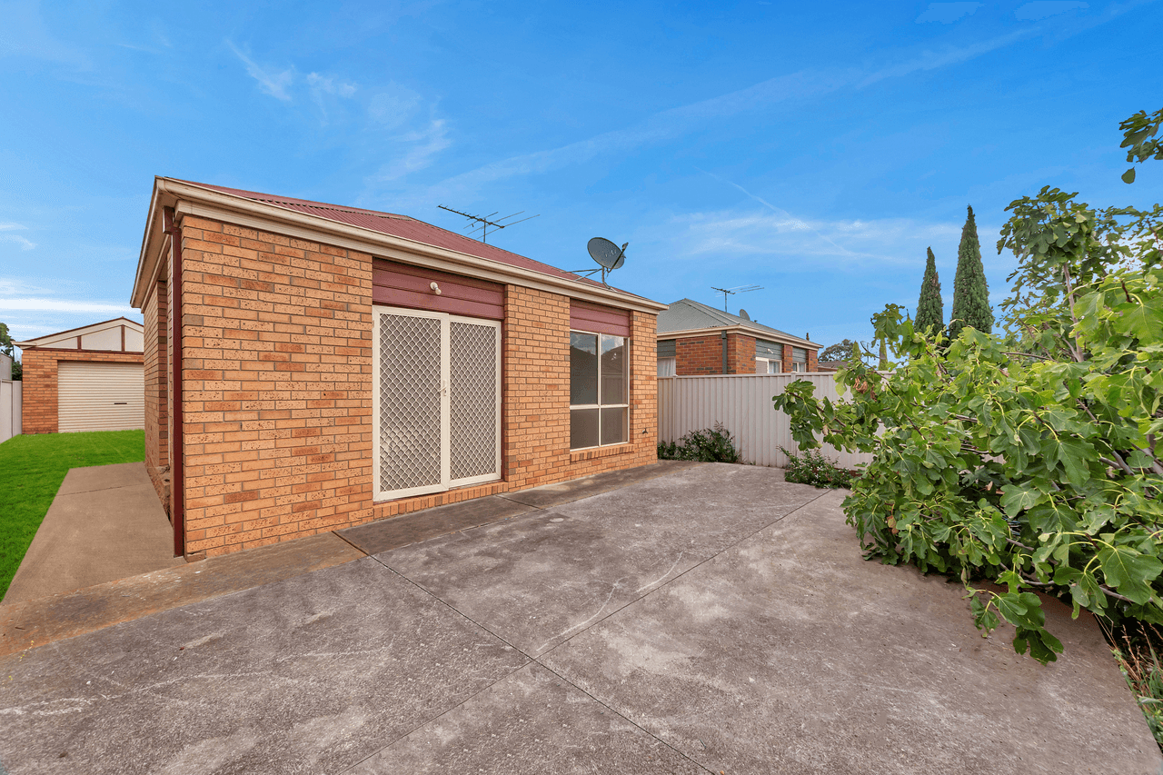 14 Hinchinbrook Close, CAROLINE SPRINGS, VIC 3023