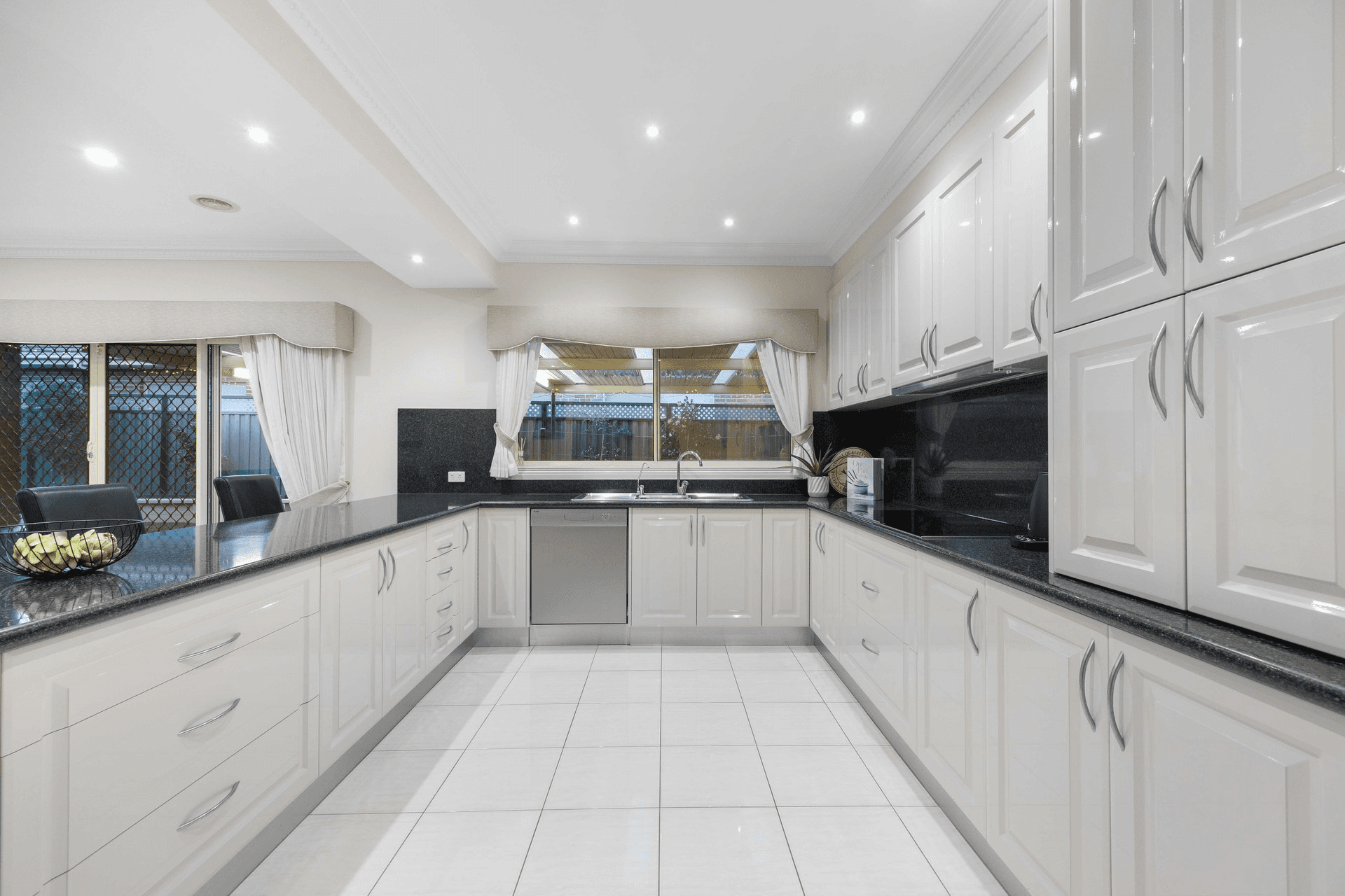 5 Pembury Way, Hillside, VIC 3037