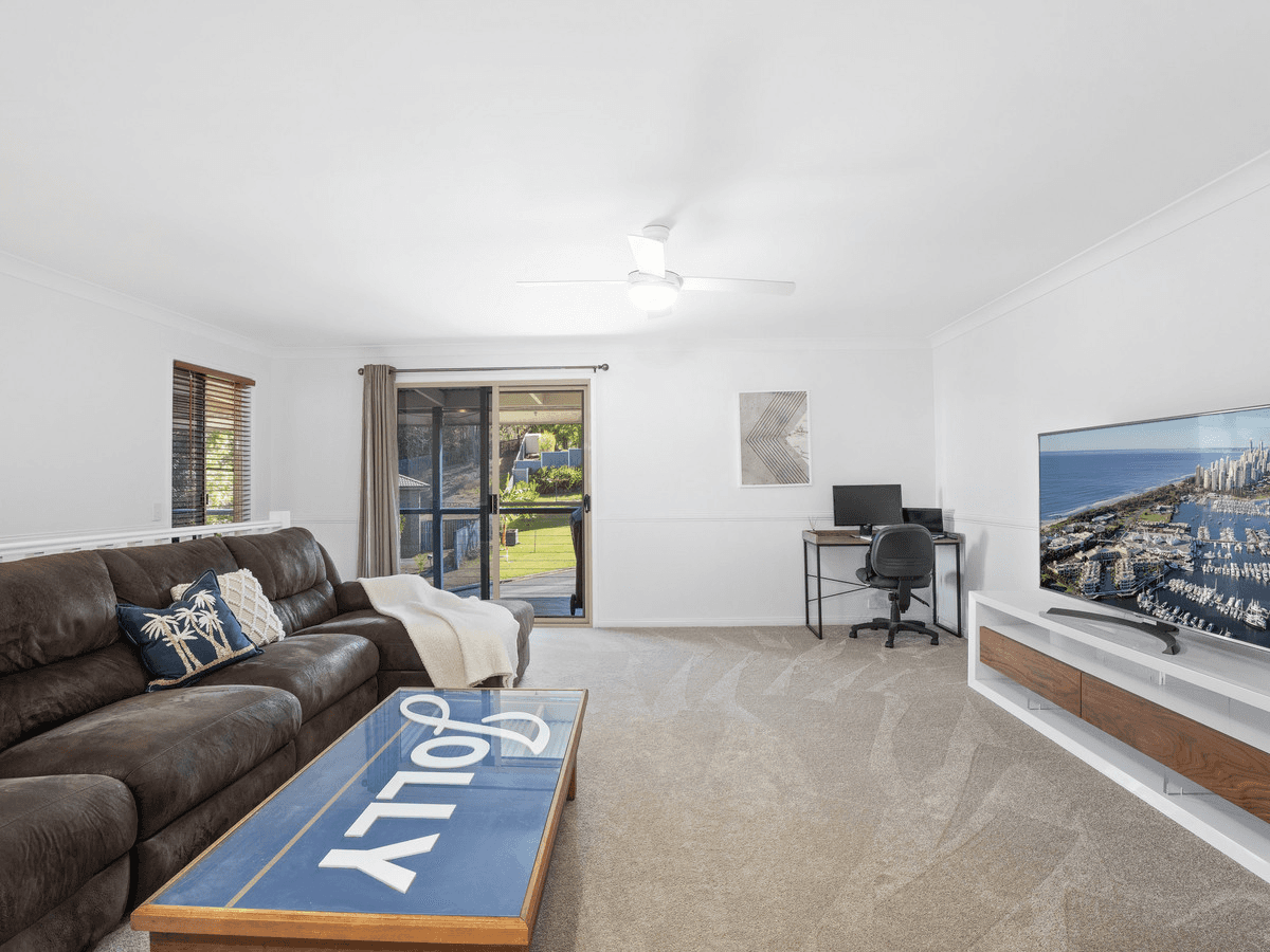 1 Bonin Close, PACIFIC PINES, QLD 4211