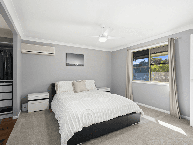 1 Bonin Close, PACIFIC PINES, QLD 4211