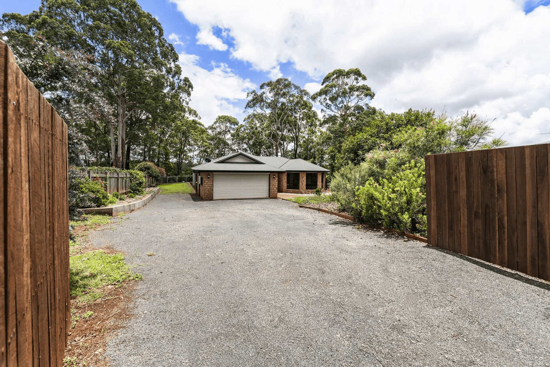 2 Wattle Close, HIGHFIELDS, QLD 4352