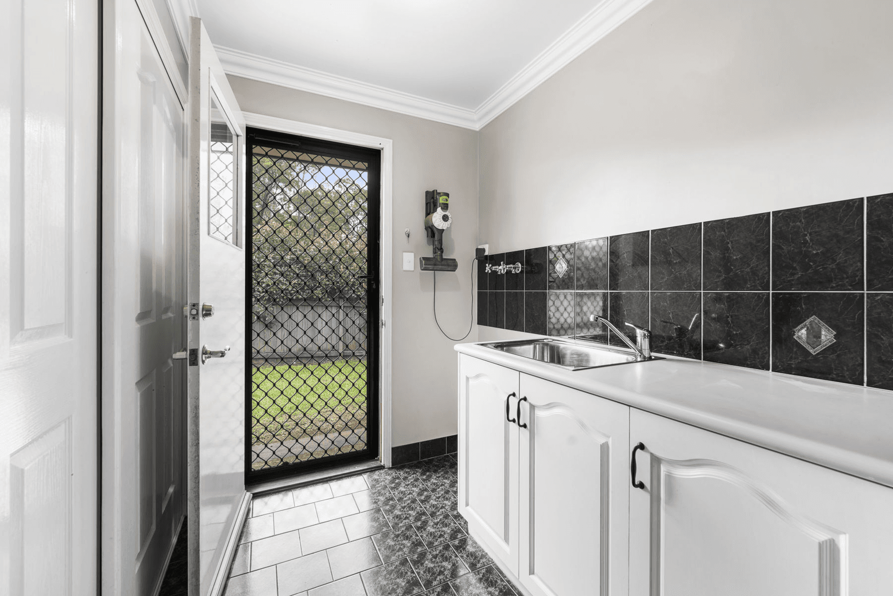 2 Wattle Close, HIGHFIELDS, QLD 4352