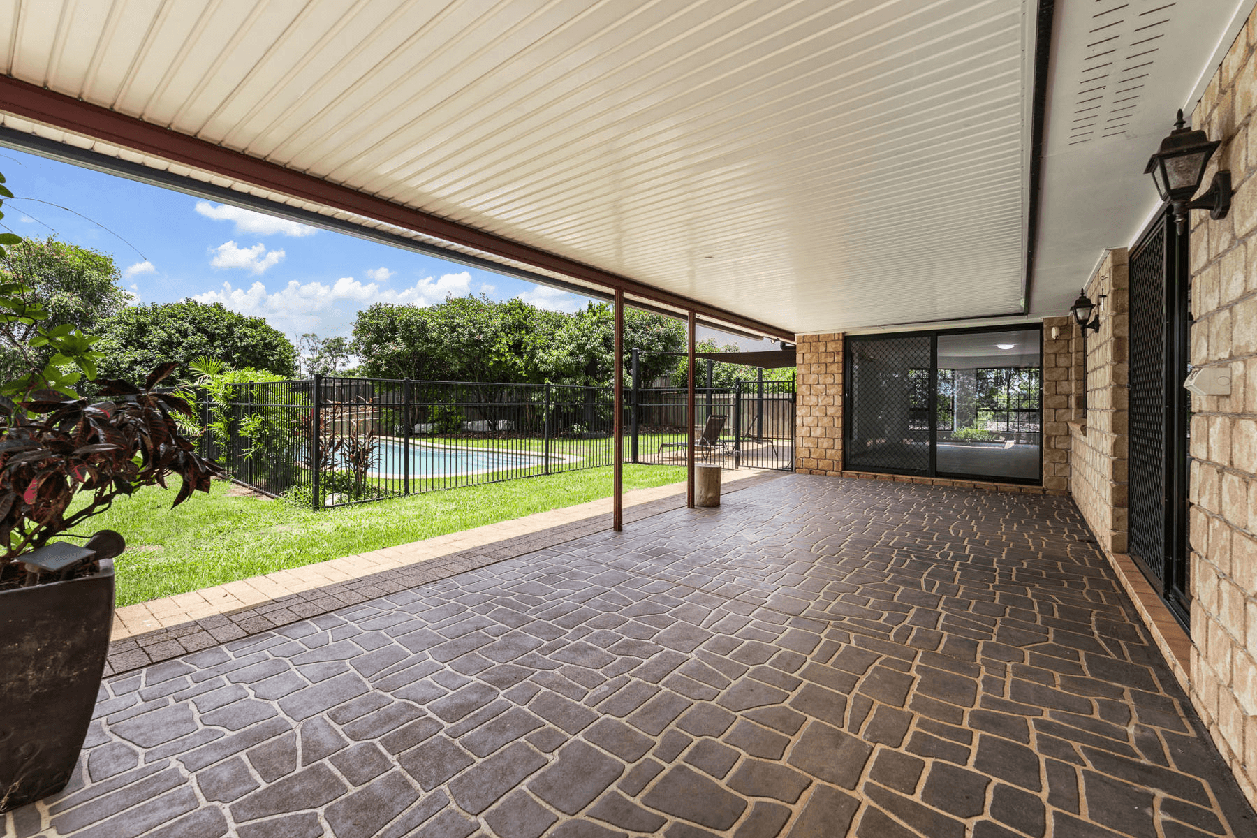 2 Wattle Close, HIGHFIELDS, QLD 4352