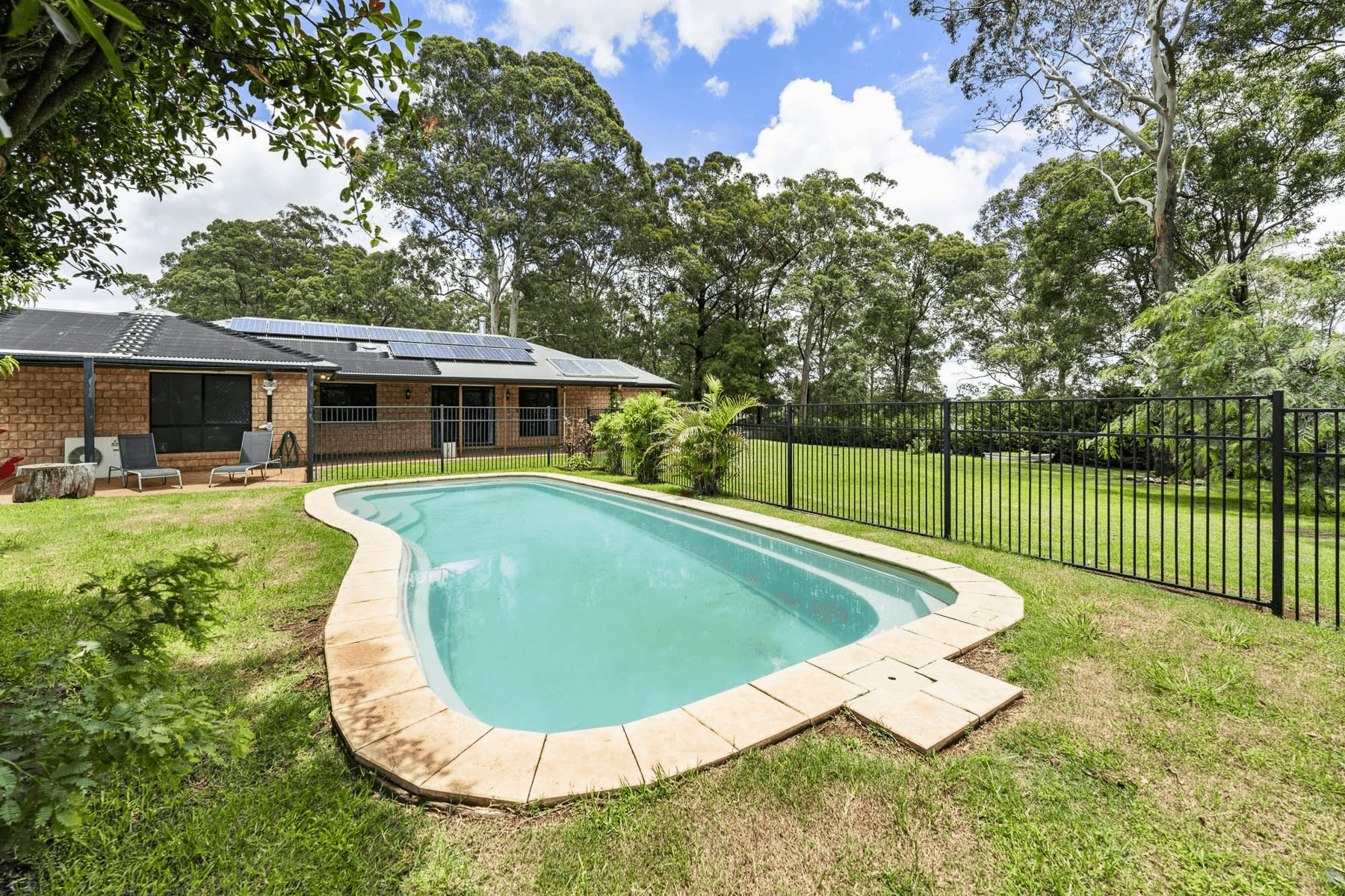 2 Wattle Close, HIGHFIELDS, QLD 4352